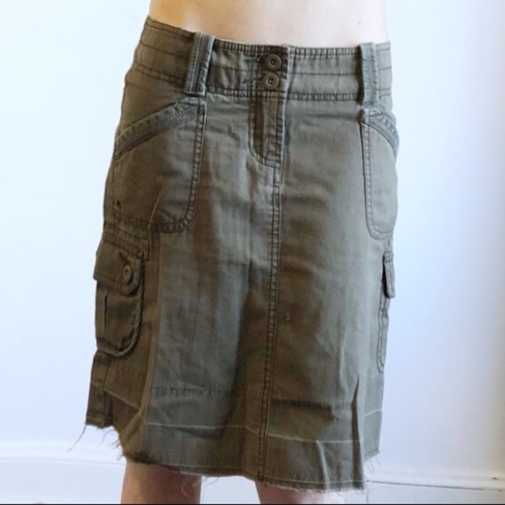 Gap skirt